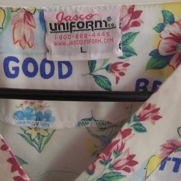 Scrubs Top. - Picture 2 of 3